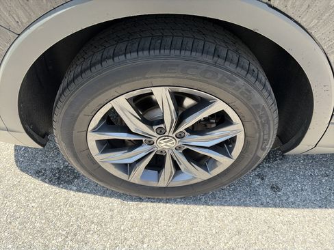 Used 2023 Volkswagen Tiguan SE FWD image 12