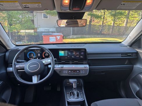 Used 2025 Hyundai Kona SEL image 31