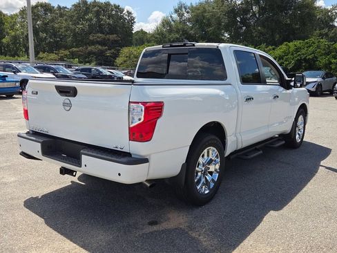 Used 2024 Nissan Titan SV w/ SV Convenience Package RWD image 11