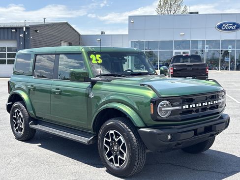 Used 2025 Ford Bronco Outer Banks AWD/4WD image 1