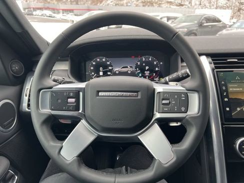 Used 2024 Land Rover Discovery Dynamic SE AWD/4WD image 14