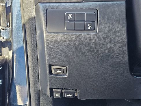 Used 2018 MAZDA MAZDA3 Touring image 25