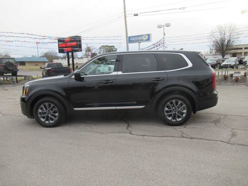 Used 2024 Kia Telluride LX image 2