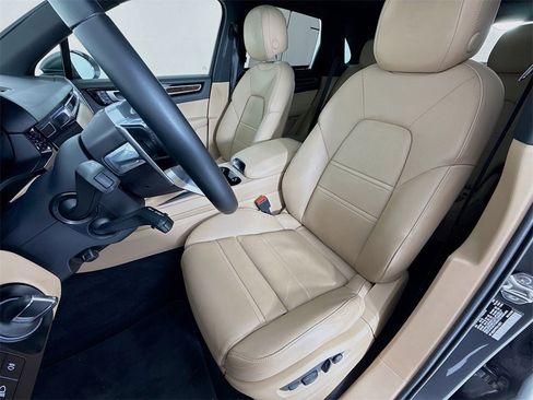 Used 2023 Porsche Cayenne S image 5