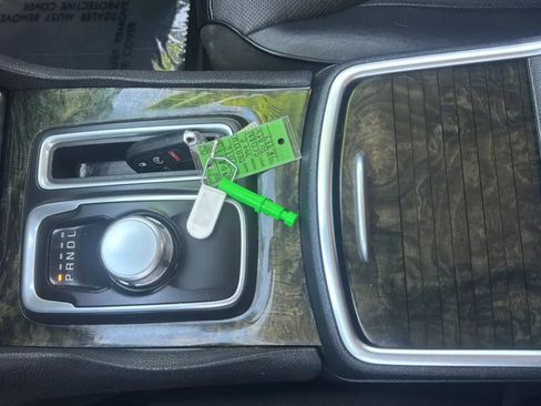Used 2016 Chrysler 300 C RWD image 11
