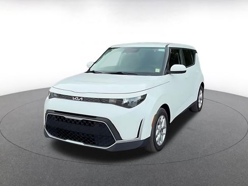 Used 2025 Kia Soul LX w/ LX Technology Package FWD image 7