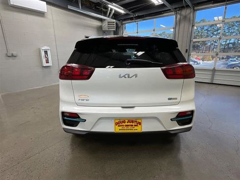 Used 2022 Kia Niro EX w/ Cold Weather Package image 4