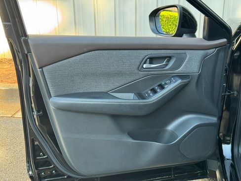 Used 2023 Nissan Rogue SV FWD image 34