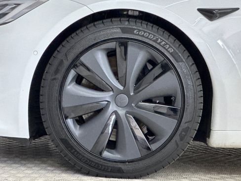 Used 2022 Tesla Model S AWD image 11