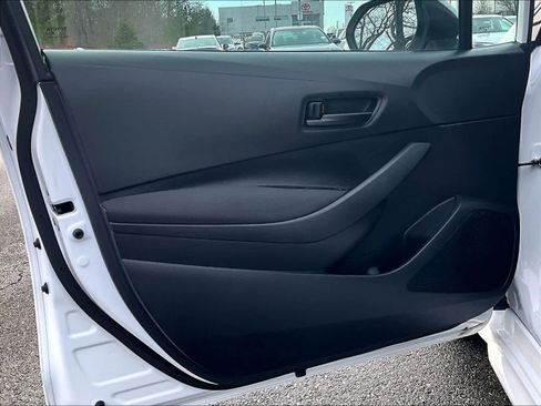Used 2025 Toyota Corolla LE w/ LE Premium Package image 9
