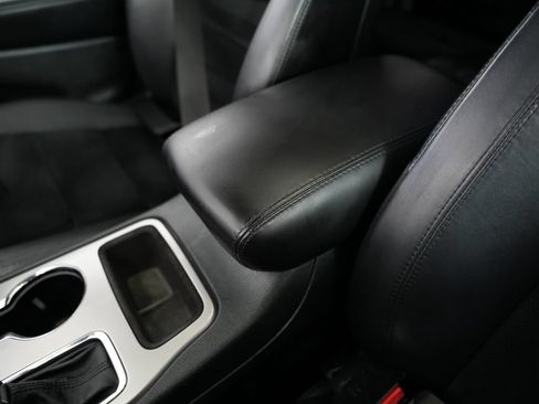 Used 2018 Jeep Grand Cherokee Altitude AWD/4WD image 24
