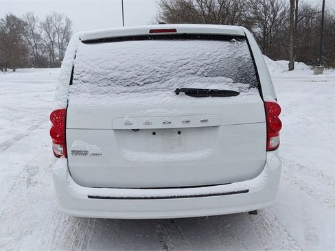 Used 2015 Dodge Grand Caravan SE image 4