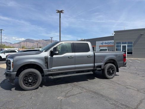 Used 2025 Ford F350 Lariat w/ Black Appearance Package AWD/4WD image 11