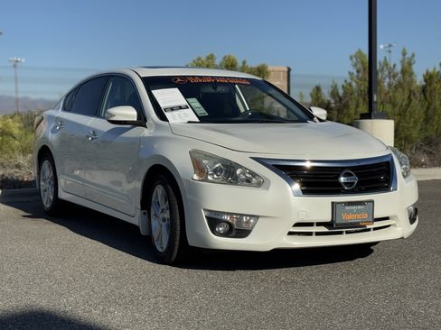 Used 2014 Nissan Altima 2.5 SV w/ Convenience Package image 6
