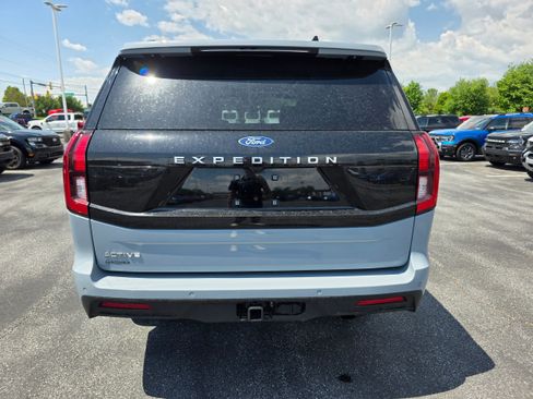 Used 2025 Ford Expedition Active AWD/4WD image 4