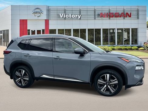 Used 2023 Nissan Rogue SL w/ SL Premium Package FWD image 2