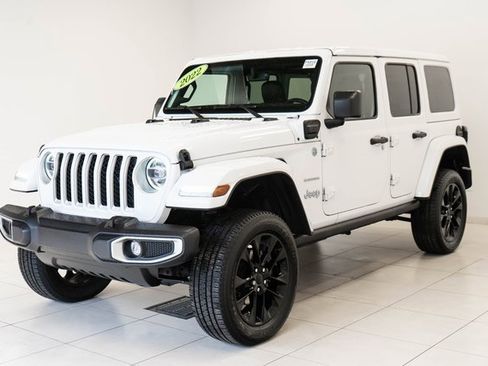 Used 2022 Jeep Wrangler Unlimited Sahara w/ Cold Weather Group image 6
