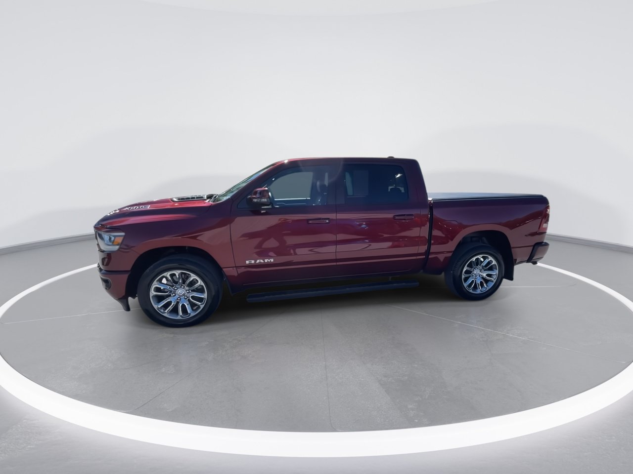 Used 2024 RAM 1500 Laramie AWD/4WD image 9