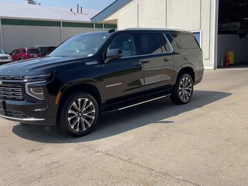 Used 2026 Chevrolet Suburban High Country w/ Sun And Tow Package AWD/4WD image 4