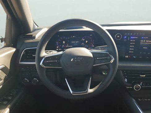 Used 2025 Chevrolet Suburban Z71 image 24