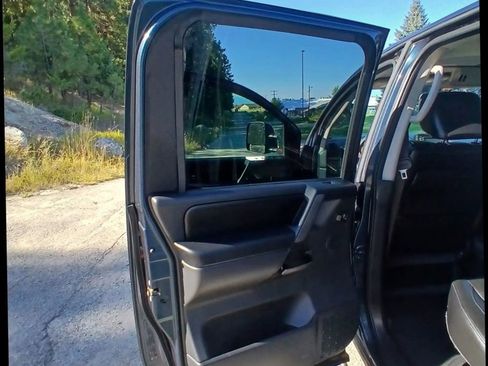 Used 2013 Nissan Titan SL image 9