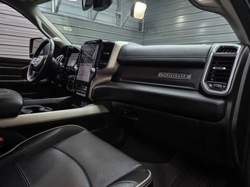 Used 2023 RAM 4500 Laramie AWD/4WD image 16