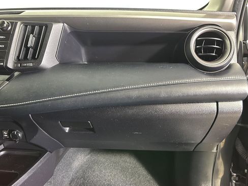 Used 2018 Toyota RAV4 XLE AWD/4WD image 25