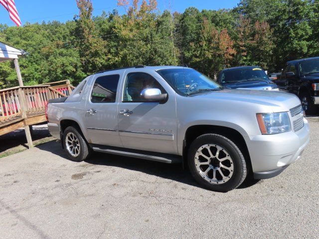 Used 2010 Chevrolet Avalanche LTZ AWD/4WD image 5