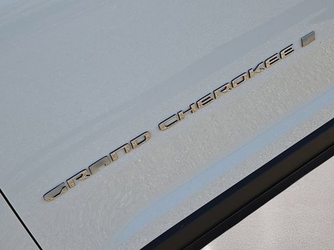 Used 2023 Jeep Grand Cherokee L Limited AWD/4WD image 11