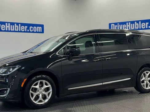 Used 2018 Chrysler Pacifica Touring-L w/ Tire & Wheel Group FWD image 4