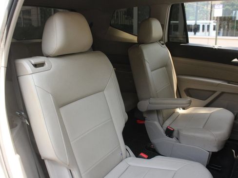 Used 2021 Volkswagen Atlas SE FWD image 21