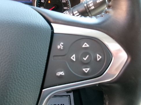Used 2021 Chevrolet Traverse LT FWD image 24