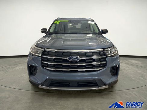 Used 2025 Ford Explorer Active AWD/4WD image 6