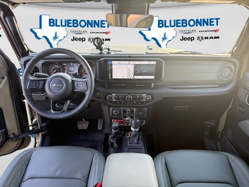 Used 2025 Jeep Gladiator Mojave AWD/4WD image 12