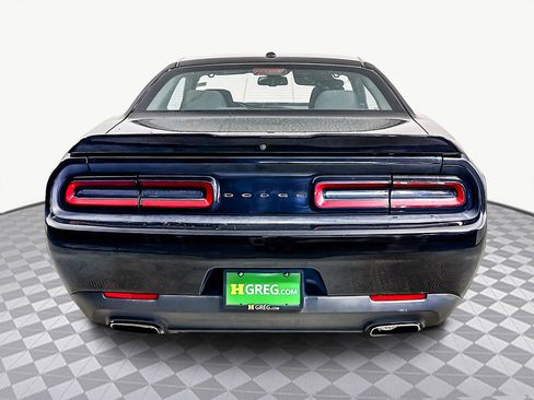 Used 2022 Dodge Challenger SXT image 8