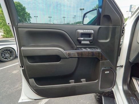 Used 2015 GMC Sierra 2500 Denali w/ Duramax Plus Package AWD/4WD image 16