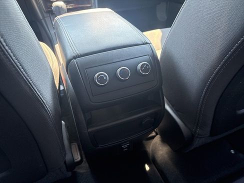Used 2016 Chevrolet Traverse LT w/ Style and Technology Package FWD image 24