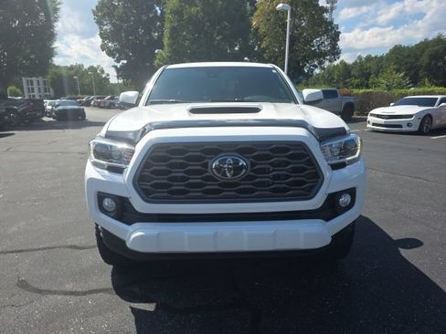 Used 2022 Toyota Tacoma TRD Sport w/ Technology Package AWD/4WD image 2