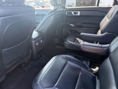 Used 2020 Ford Explorer XLT w/ Equipment Group 202A image 8
