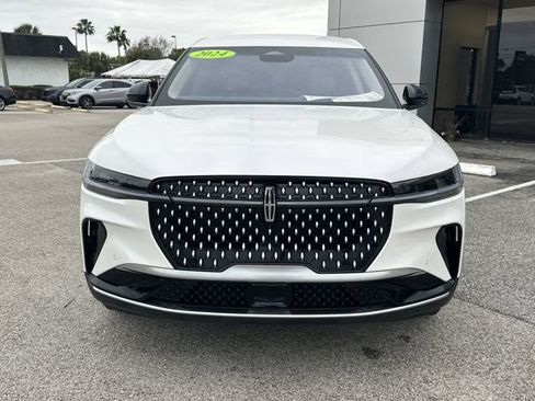 Certified 2024 Lincoln Nautilus Premier image 3