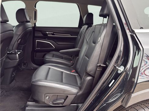 Used 2025 Kia Telluride S FWD image 16
