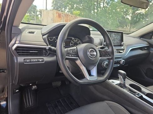 Used 2025 Nissan Altima 2.5 SV FWD image 15