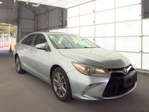 Used 2016 Toyota Camry SE FWD image 4
