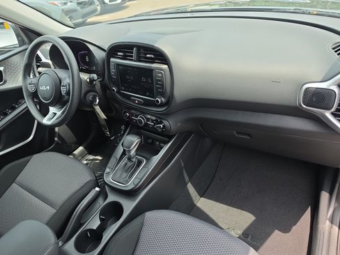 Certified 2025 Kia Soul LX FWD image 11