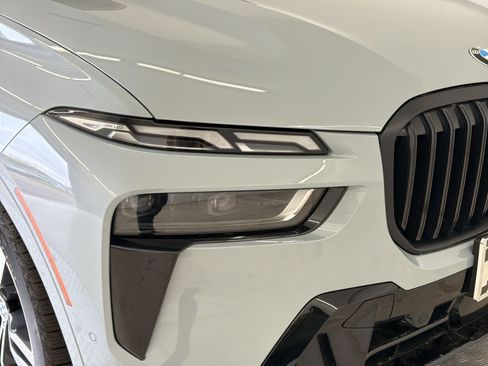 Certified 2025 BMW X7 xDrive40i w/ M Sport Package AWD/4WD image 11