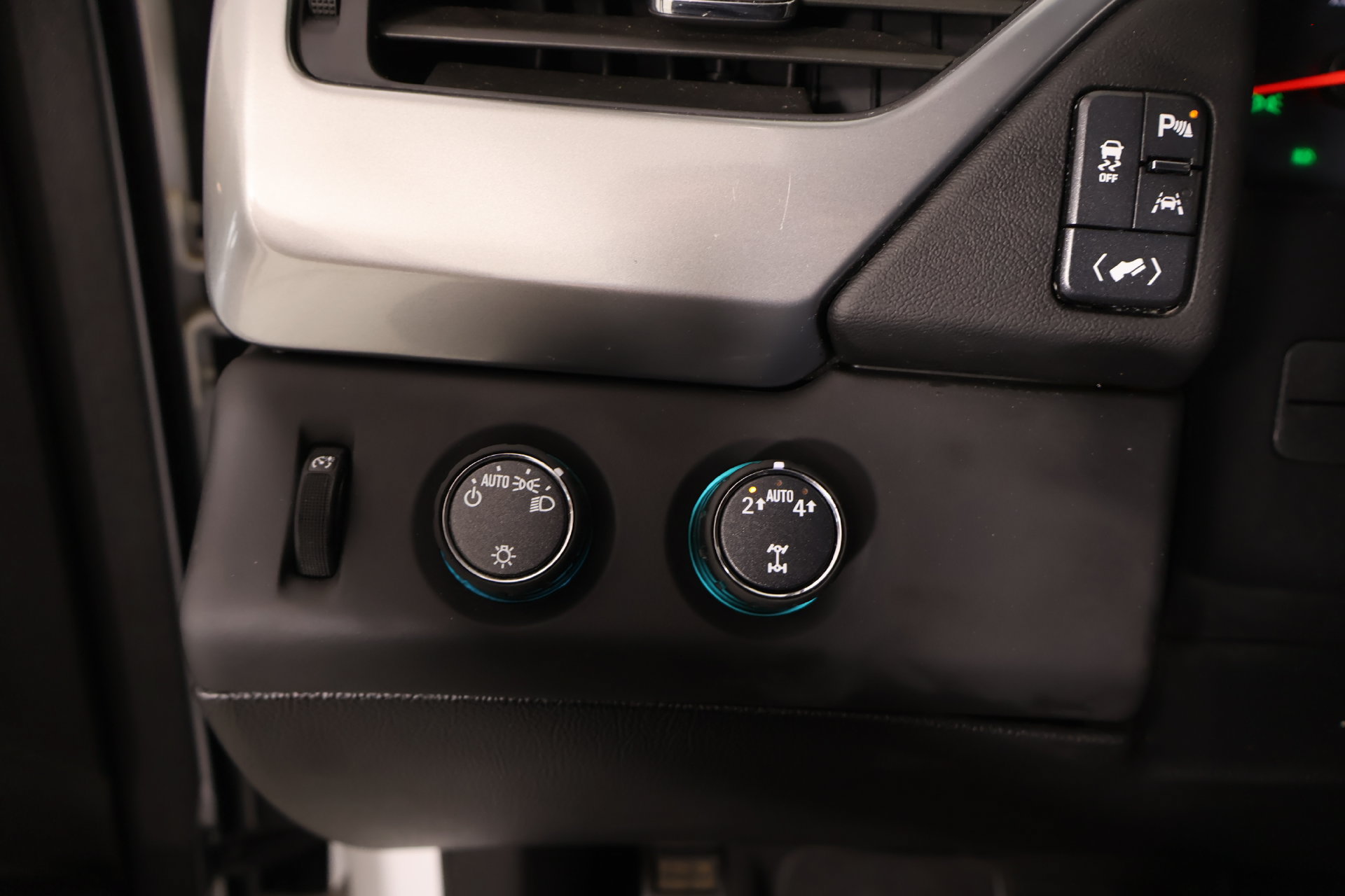 Used 2020 Chevrolet Suburban LT AWD/4WD image 8