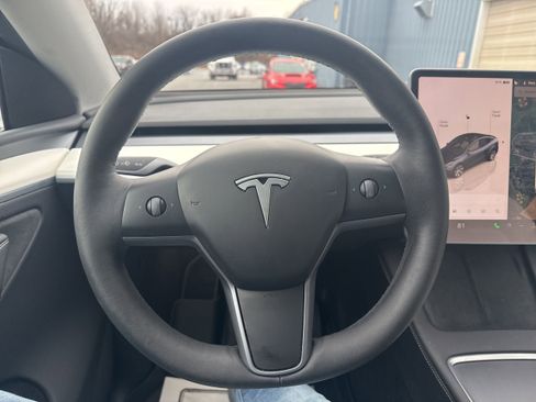 Used 2024 Tesla Model Y Long Range image 16