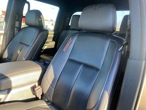 Used 2024 Nissan Titan PRO-4X w/ Pro-4x Convenience Package image 11