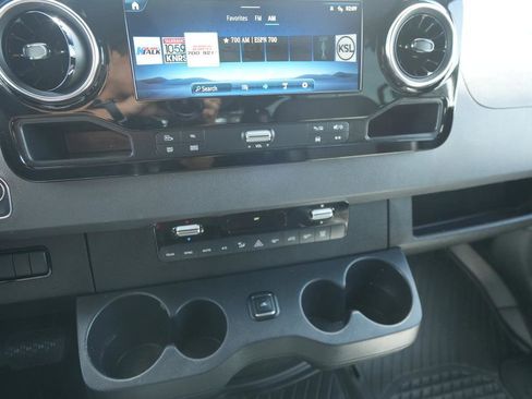 Used 2025 Mercedes-Benz Sprinter 2500 image 11