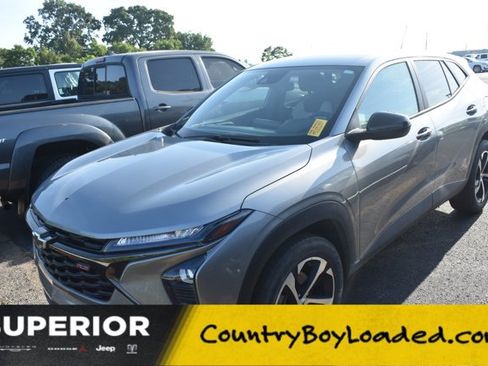 Used 2024 Chevrolet Trax RS w/ Driver Confidence Package FWD image 1